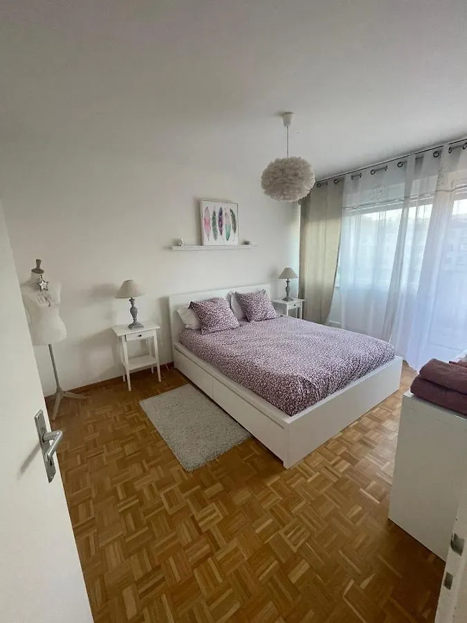 Two Bedroom Cozy Flat In The Heart Of Genève